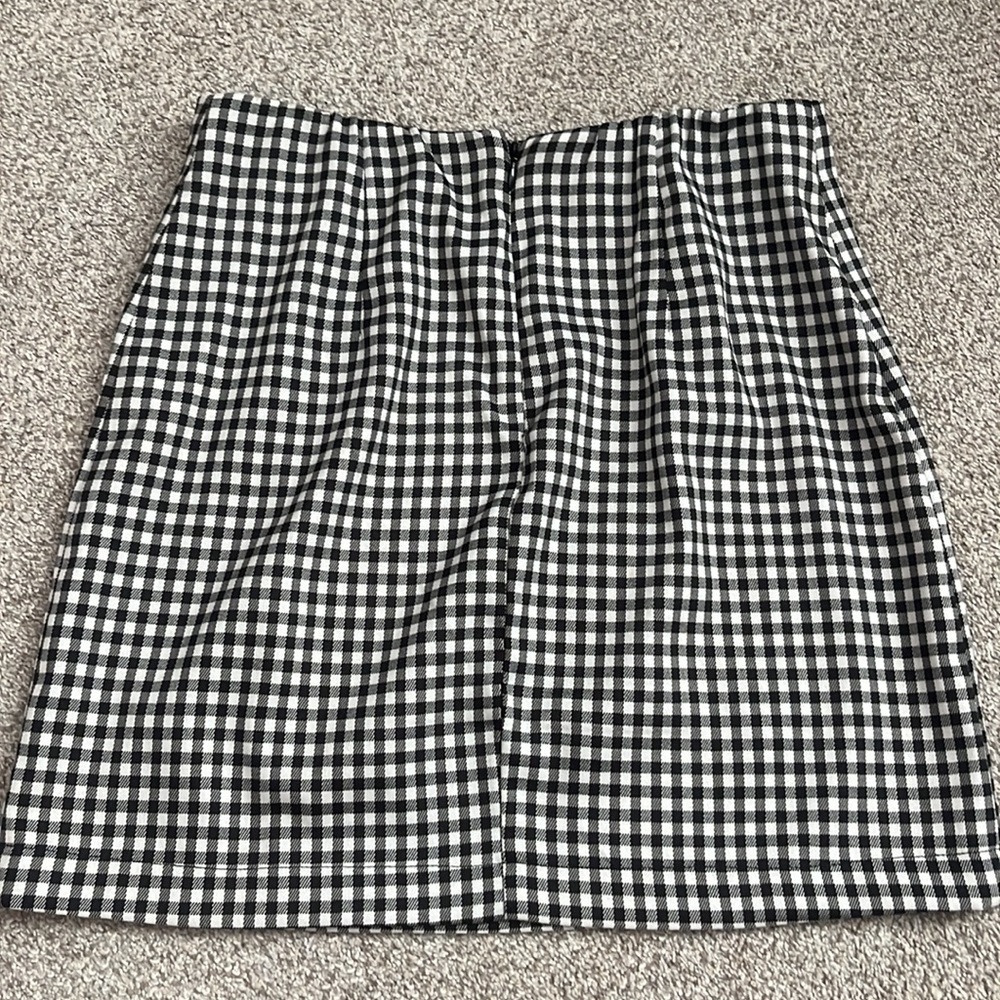 Black and white skirt - Picture 4 of 4